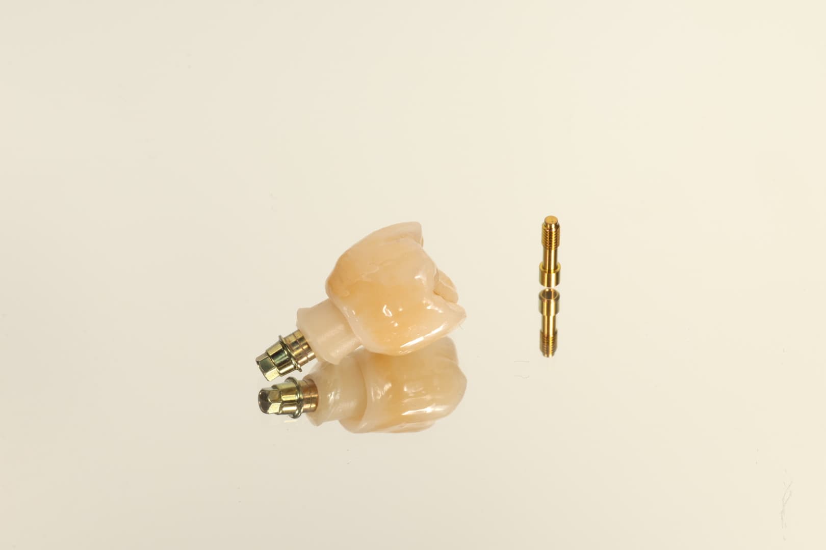 SCREW-RETAINED CROWNS